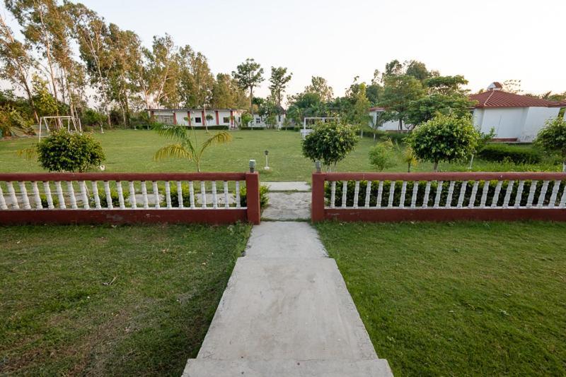 วี รีสอร์ต อัปวาน กลครห์ Hotel Kalagarh ภายนอก รูปภาพ